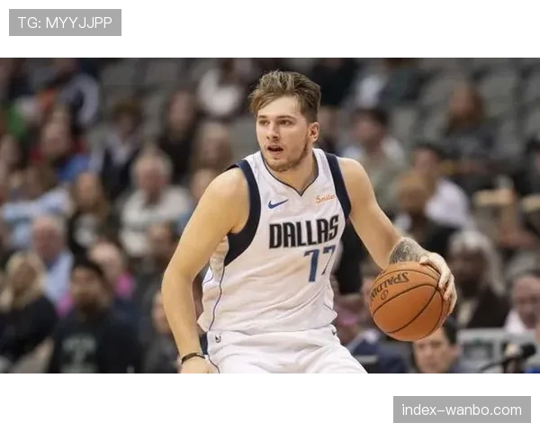 雷霆掩护配合独具特色 后卫为长人掩护制造错位优势